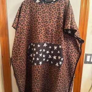 Crae hoodie poncho Leopard Print Poncho with Star Pocket REVERSIBLE